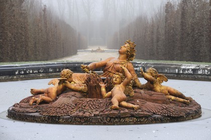 France, Yvelines (78), parc du château de Versailles, classé Patrimoine Mondial de l'UNESCO, bassin de Cérès ou de l'été en hiver