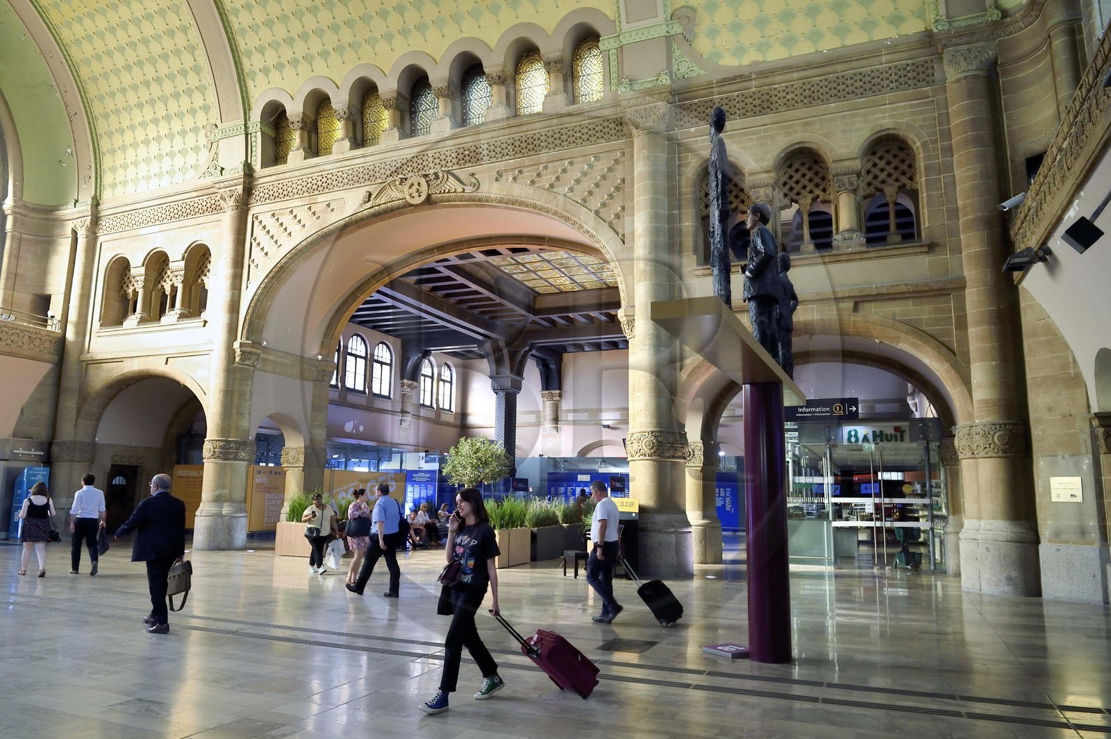 France, Moselle (57), Metz, quartier impérial, la gare de Metz, édifiée de 1905 à 1908 par l'architecte berlinois Jurgen Kruger, le grand hall des départs