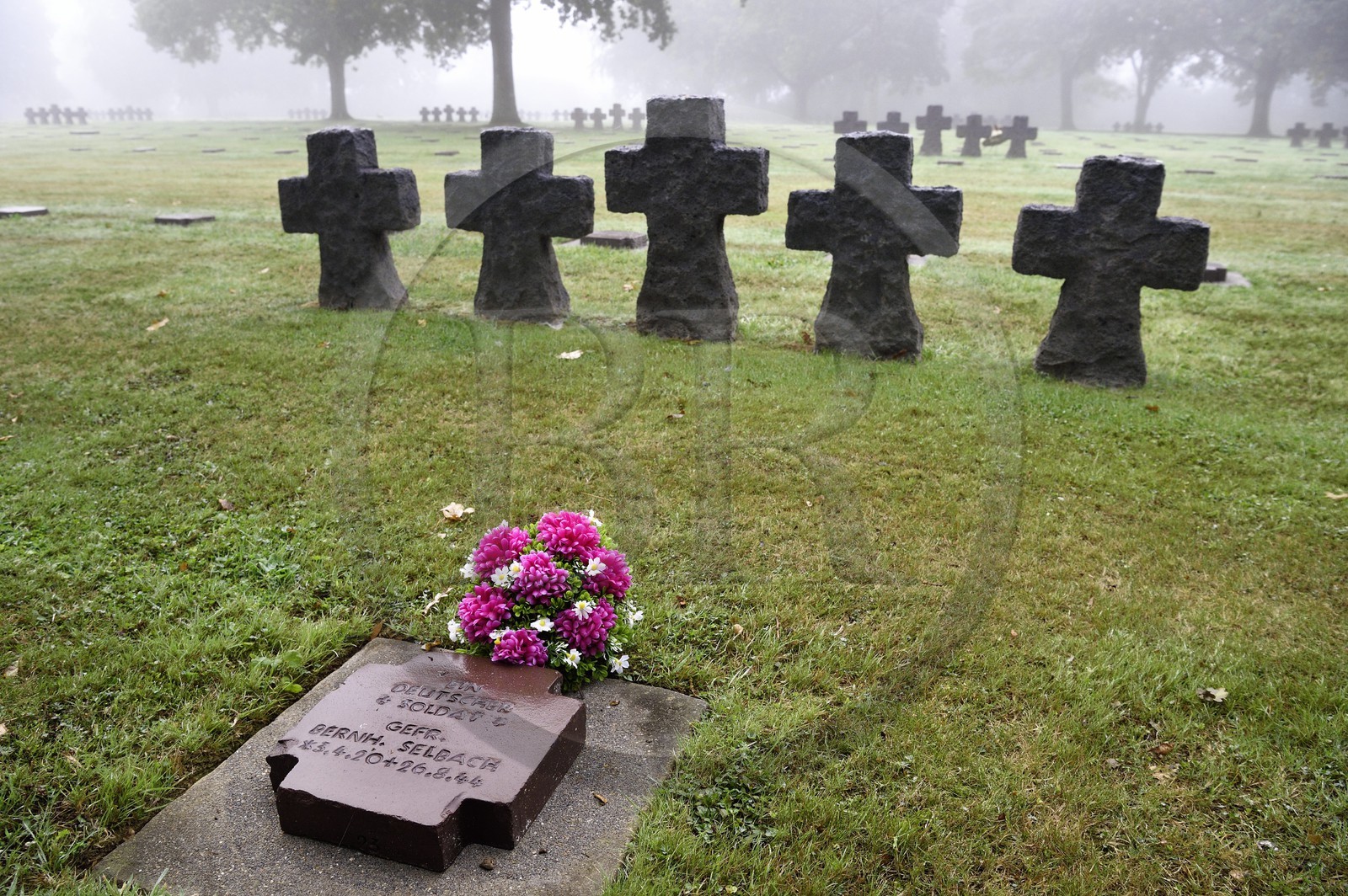 France, Calvados (14), La Cambe, Cimetière militaire allemand de la deuxième guerre mondiale, Ein Deutscher Soldat (un soldat allemand)