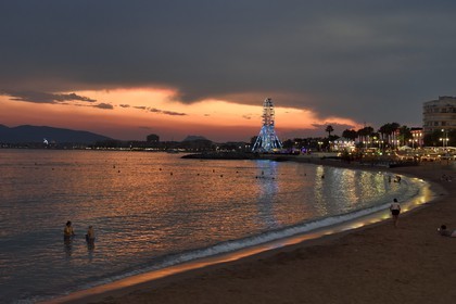 France, Var (83), Saint-Raphaël, Promenade René Coty, Plage Veillat