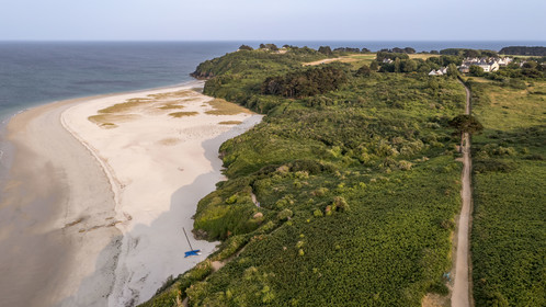 France, Morbihan (56), Ile de Groix, la plage des Grands Sables (vue aérienne)
