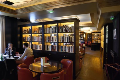 France, Paris (75), Carrefour de l'Odéon, Café les Editeurs