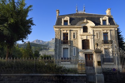 France, Alpes-de-Haute-Provence (04), vallée de l'Ubaye, Barcelonnette, villa mexicaine connue sous le nom de La Blachière dans l'allée des Dames