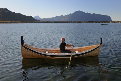 Norvège, Nordland, Iles Lofoten, barque de pêche traditionnelle récemment fabriquée