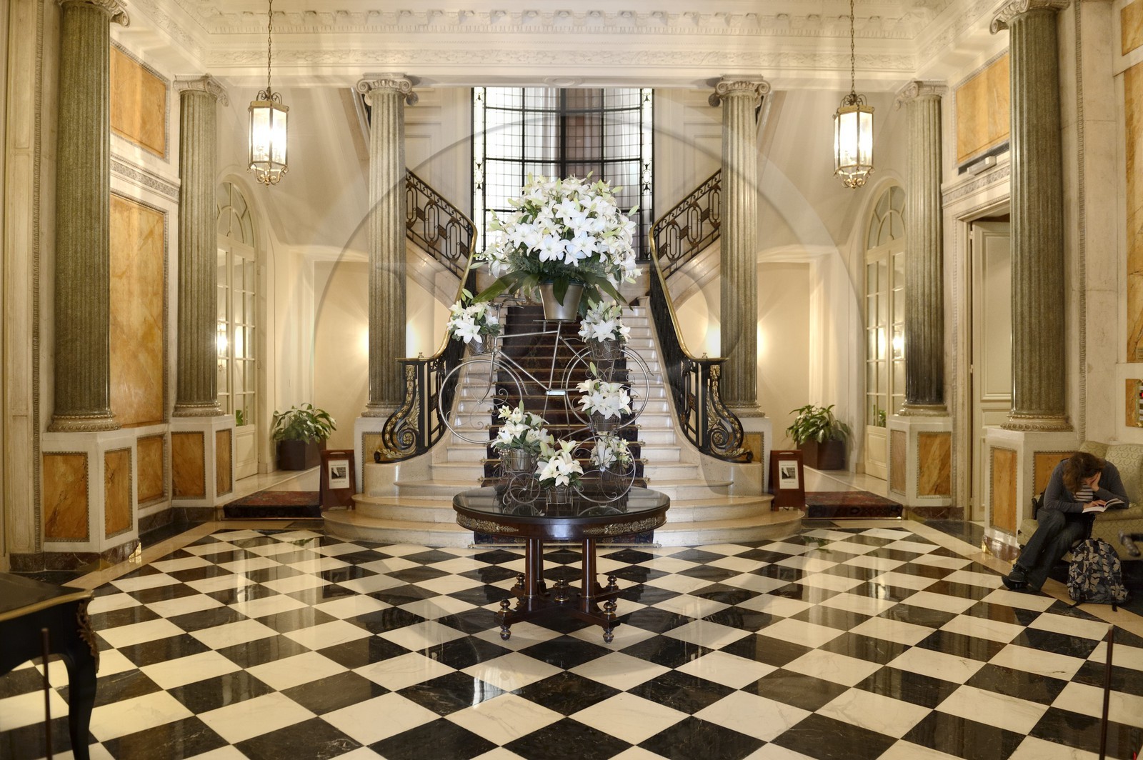 Argentine, Buenos Aires, escalier d'honneur du Four Seasons Hotel, La Mansion foyer