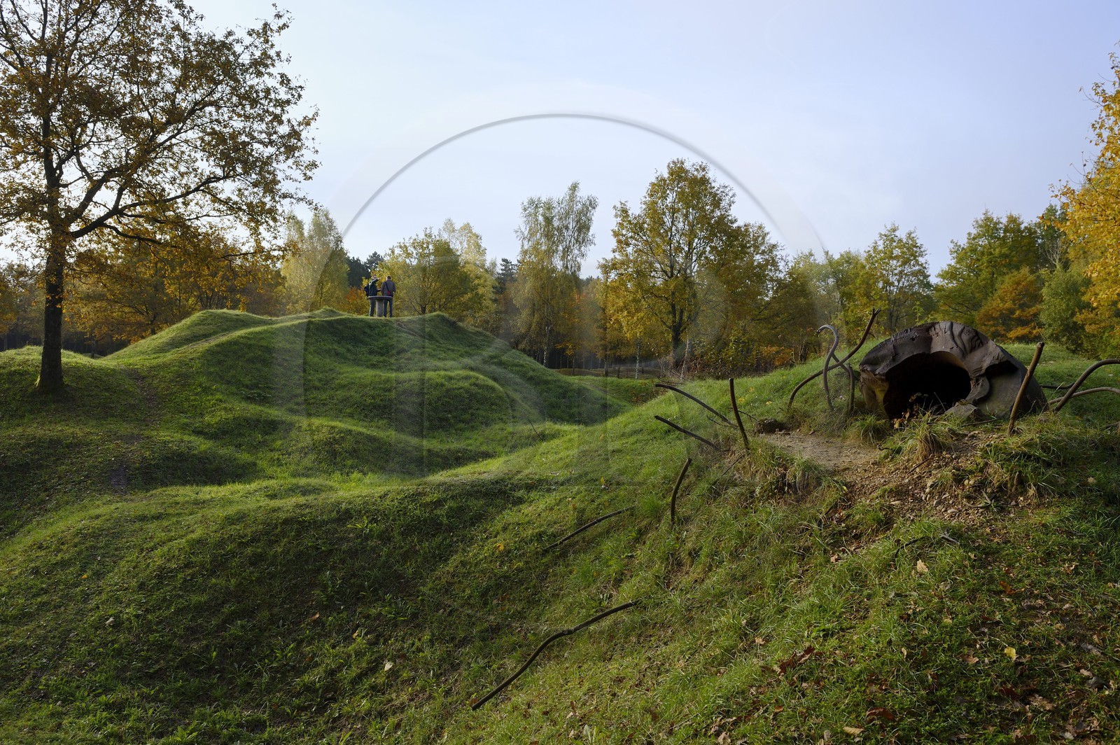 France, Meuse (55), Douaumont, paysage marqué par les trous d'obus encore un siècle après la bataille de Verdun, ouvrage de Thiaumont en bordure de l'ossuaire de Douaumont, les restes déchiquetés d'une tourelle d'observation cuirassée