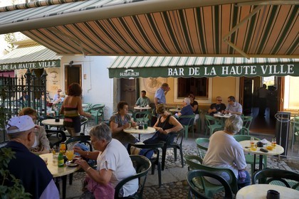 France, Haute-Corse (2B), Corte, le Bar de la Haute Ville sur la place Gaffori