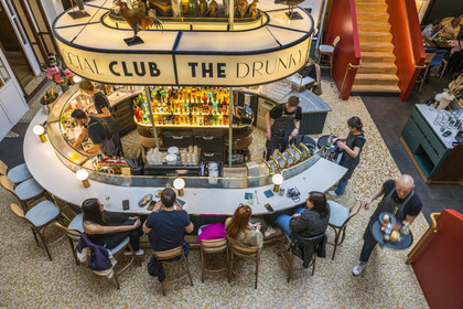 France, Bas-Rhin (67), Strasbourg, le restaurant Druncky Stork Social Club installé dans les locaux d'une ancienne banque rue du Vieux-Marché-aux-Vins