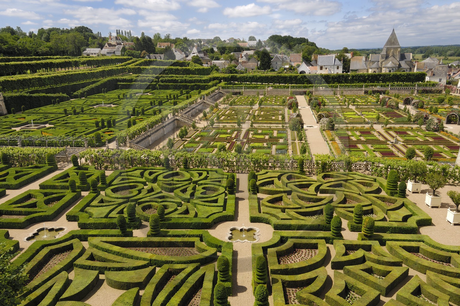 France, Indre-et-Loire (37), vallée de la Loire classée Patrimoine Mondial de l'UNESCO, les jardins à la française du château de Villandry, propriété d'Angélique et Henri Carvallo