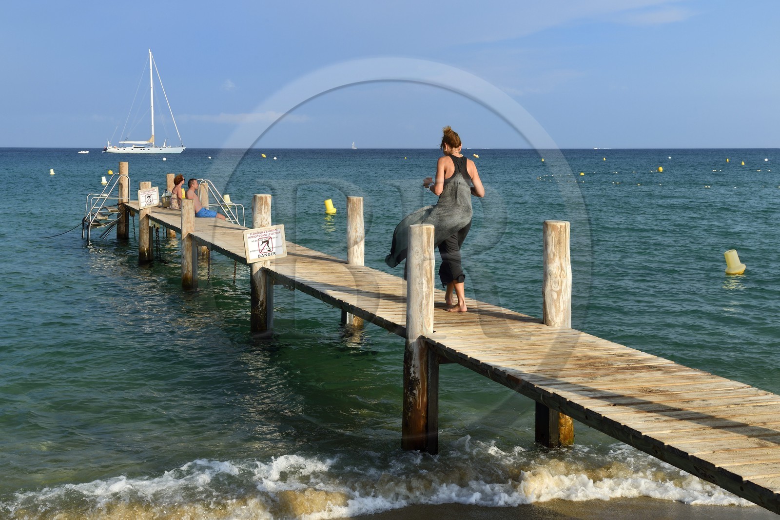 France, Var (83), Presqu'Ile de Saint-Tropez, Ramatuelle, plage de Pampelonne, ponton du club 55