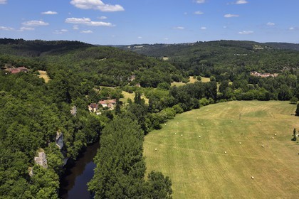 France, Dordogne (24), Périgord Noir, vallée de la Vézère à Peyzac-le-Moustier, la rivière Vézère (vue aérienne)