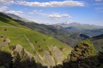 Géorgie, Kakheti, Parc national de Touchétie, le village perché de Bochorna (2345 metres) dans les gorges de Gometsari non loin de Omalo est le village habité le plus élevé du pays et l'un des plus élevés d'Europe