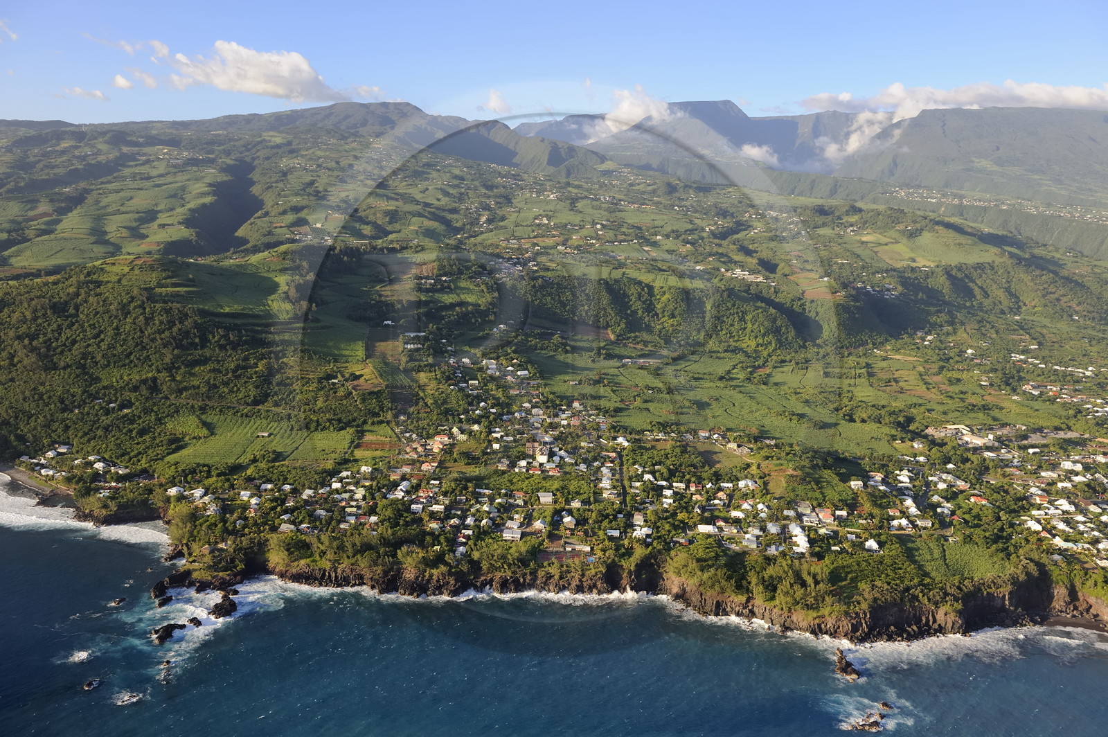 France, île de la Réunion, côte sud, Petite-Ile, baie de Manapani (vue aérienne)
