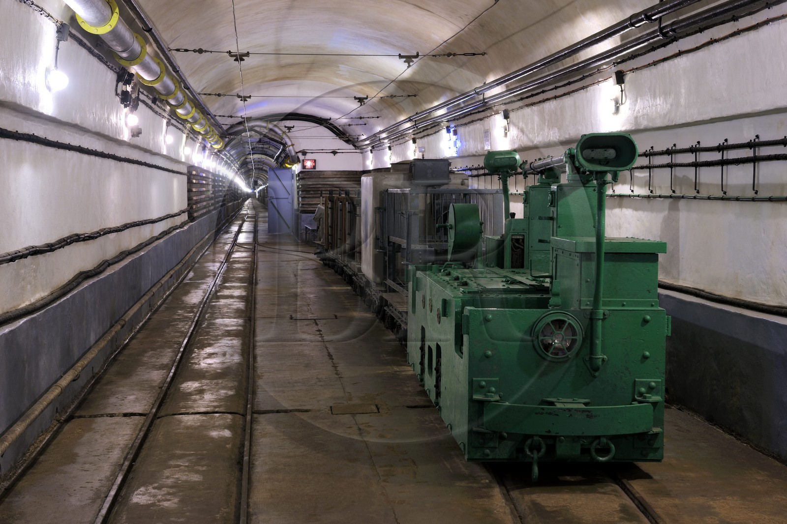 France, Bas-Rhin (67), Hunspach, la Ligne Maginot, le fort de Schoenenbourg, train à munitions dans la galerie souterraine principale de plus d'1km