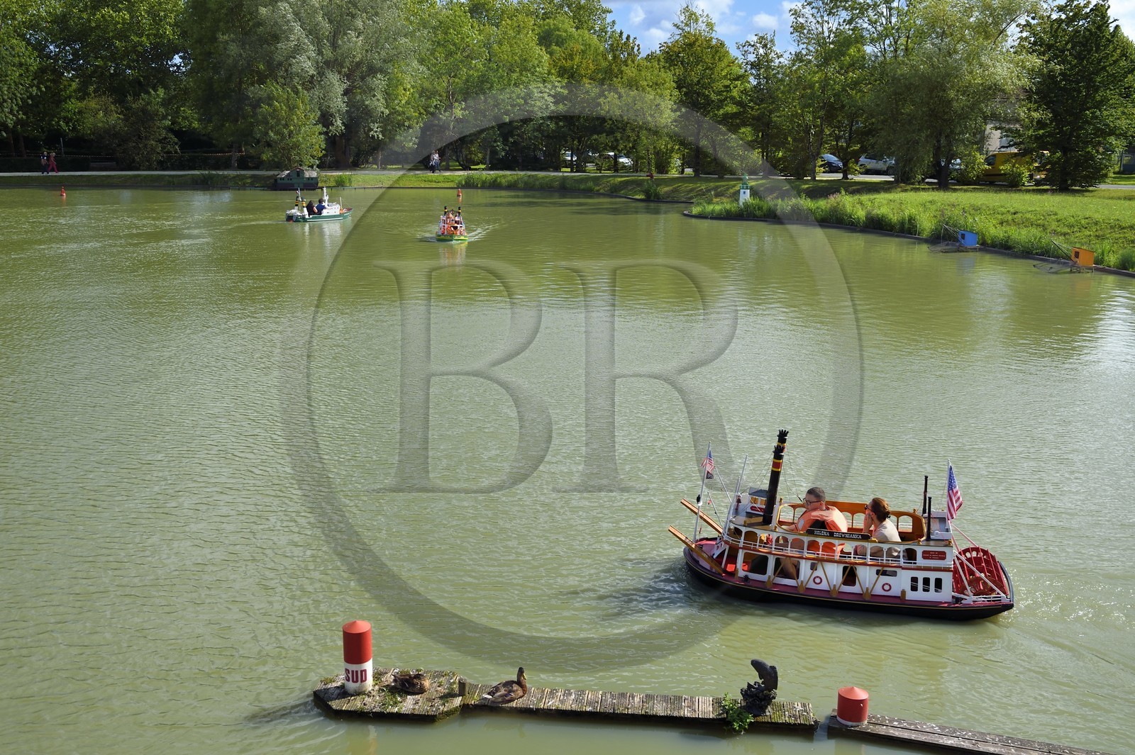 France, Charente-Maritime (17), Saintonge, Saint-Savinien, labellisé Villages de pierres et d'eau, le port miniature du manège nautique sur l'Ile de la grenouillette située sur la commune du Mung