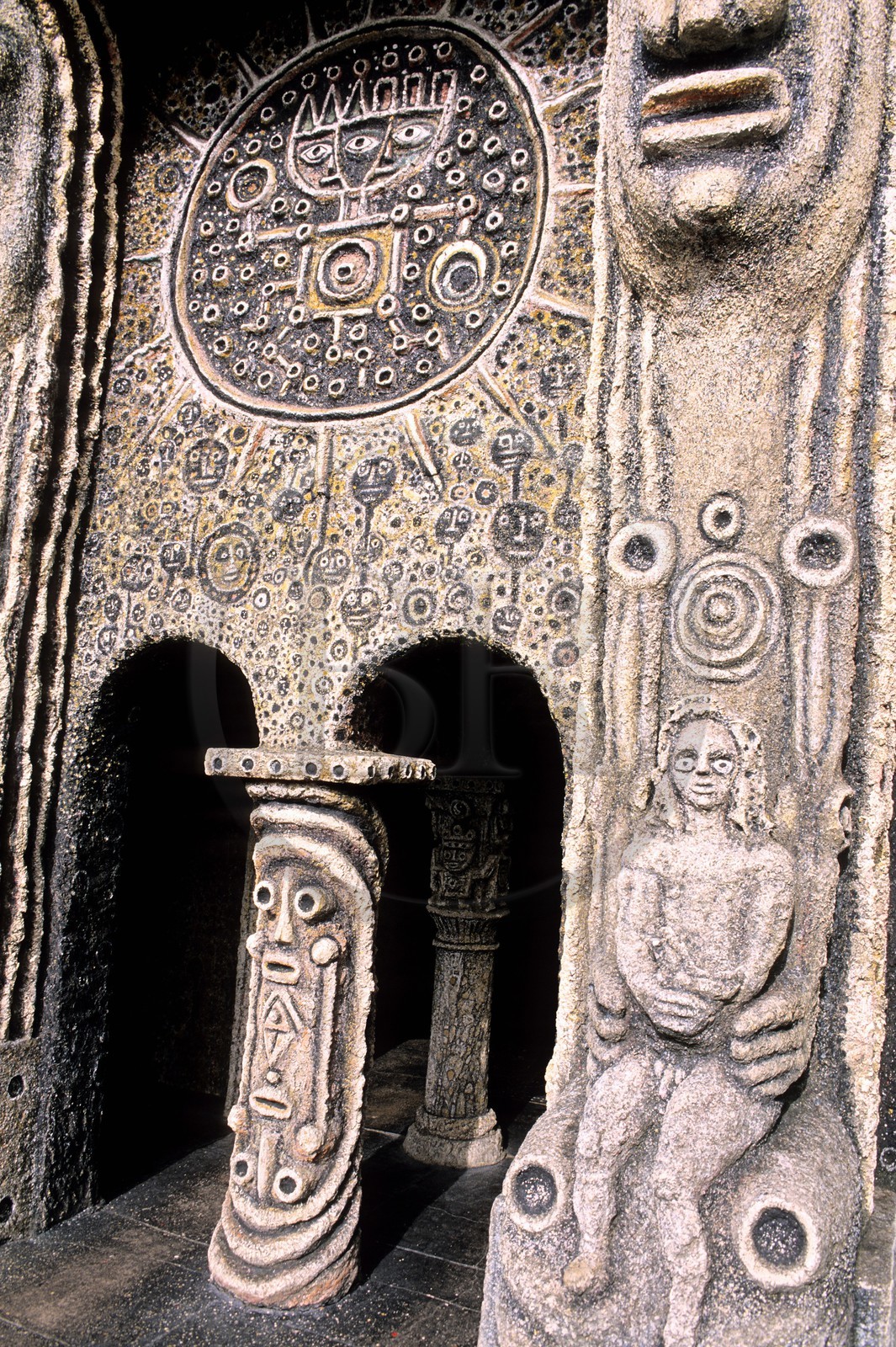 France, Mayenne (53), Cossé-le-Vivien, la Frénouse, úuvre de Robert Tatin (autorisation avant publication)