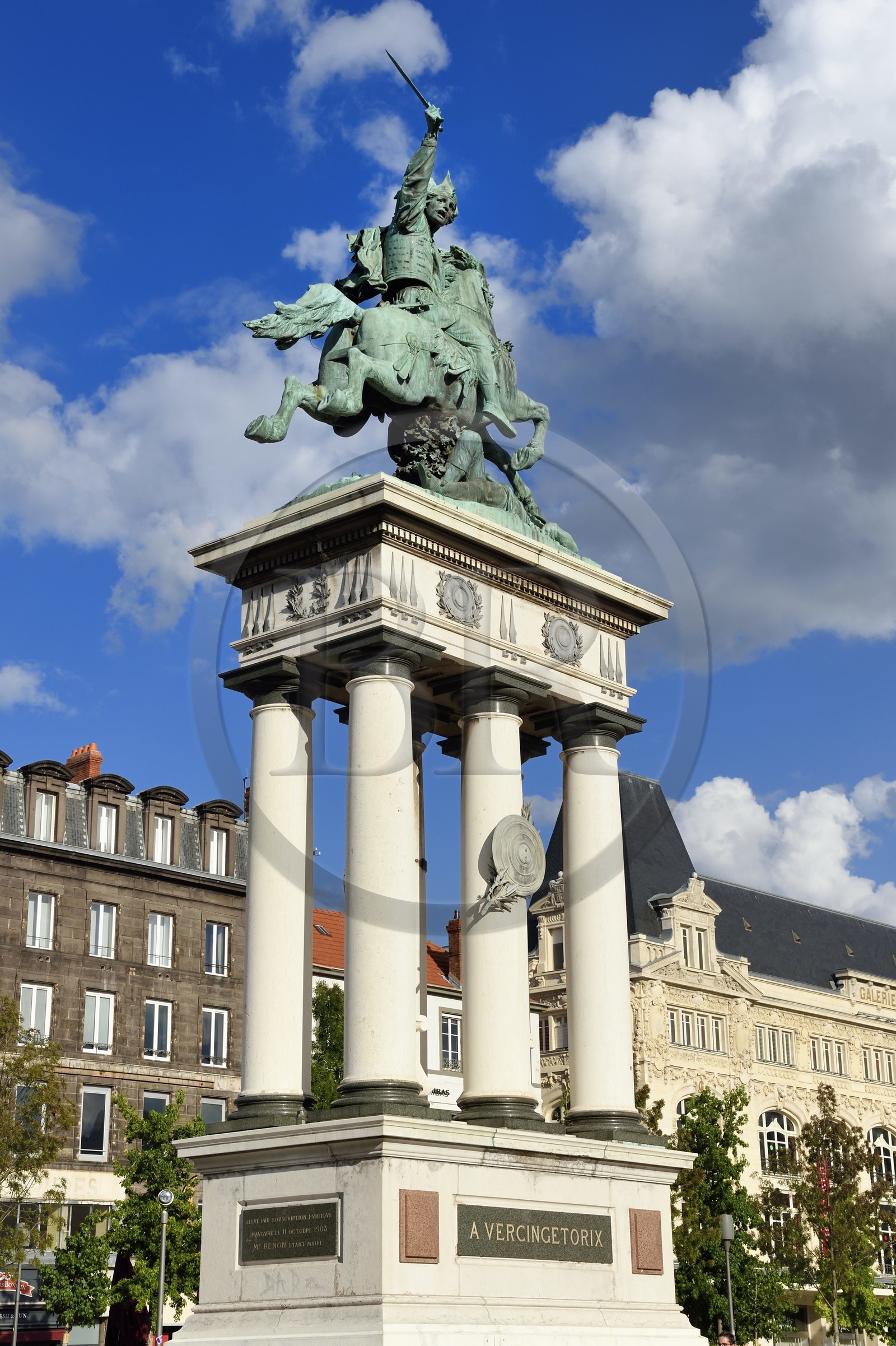 France, Puy-de-Dôme (63), Clermont-Ferrand, place de Jaude, la statue de Vercingétorix du sculpteur Bartholdi