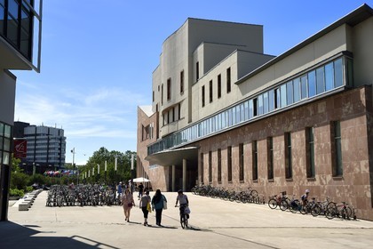 France, Bas-Rhin (67), Strasbourg, amenagement du port du Rhin et reconversion du mole du Bassin d'Austerlitz, la Cité de la musique