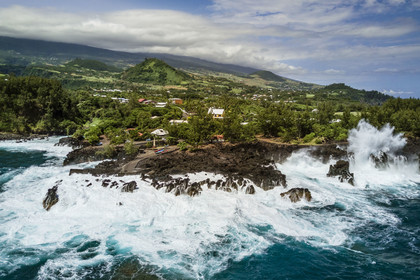 France, Ile de la Reunion, Saint-Joseph, le petit port de la Marine de Langevin dans un couloir naturel de roche basaltique issue d'une ancienne coulée de lave qui a permis l'installation d'un débarcadère (vue aérienne)