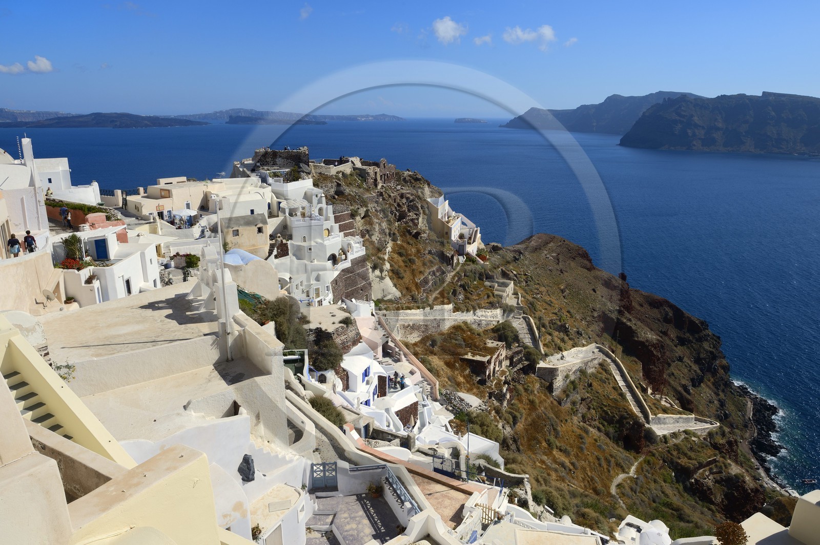 Grèce, Les Cyclades, mer Égée, île de Santorin (Thira ou Théra), le village de Oia qui surplombe la Caldera