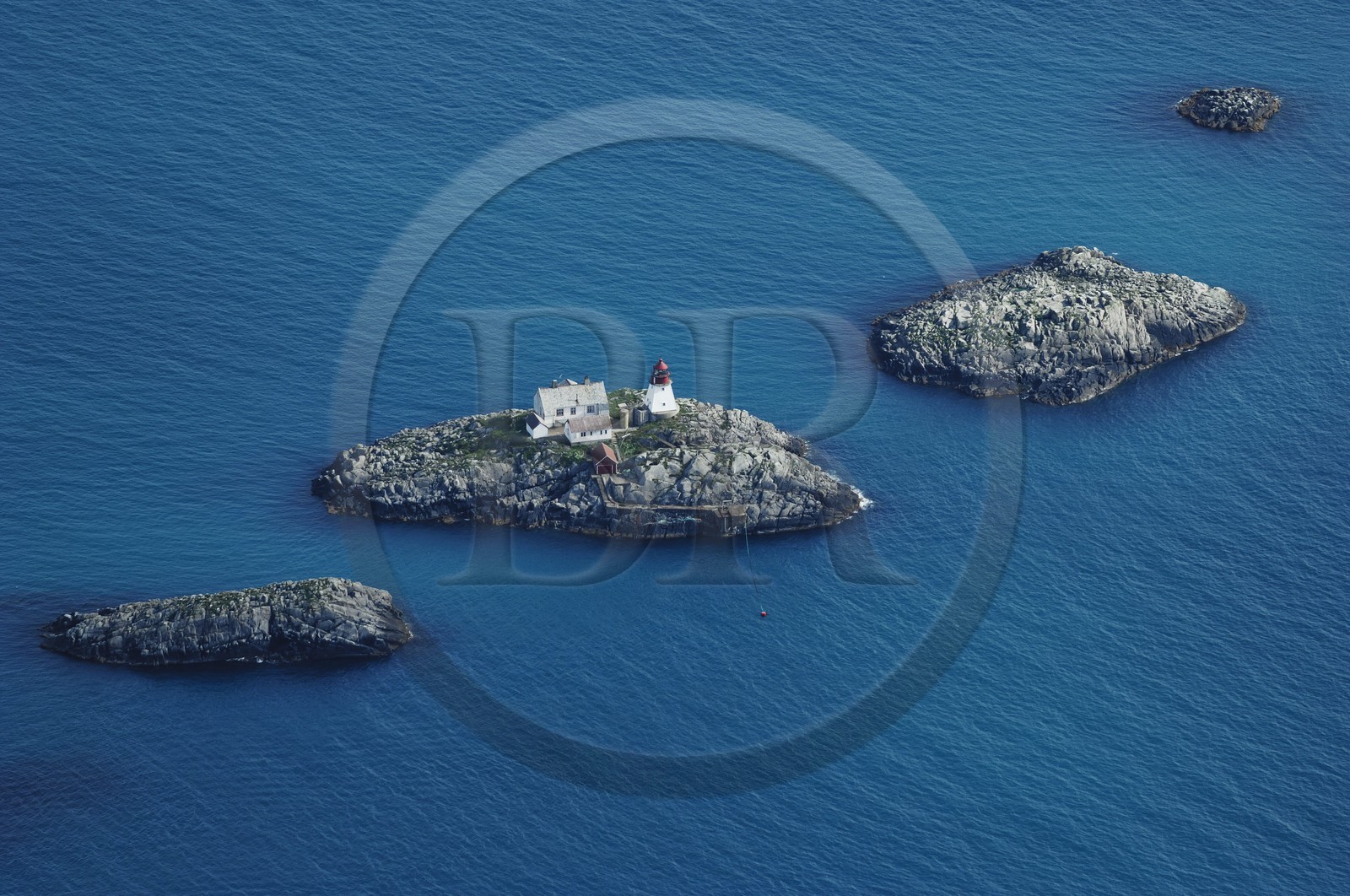 Norvège, Nordland, phare de Moholmen au large des Iles Lofoten (vue aérienne)