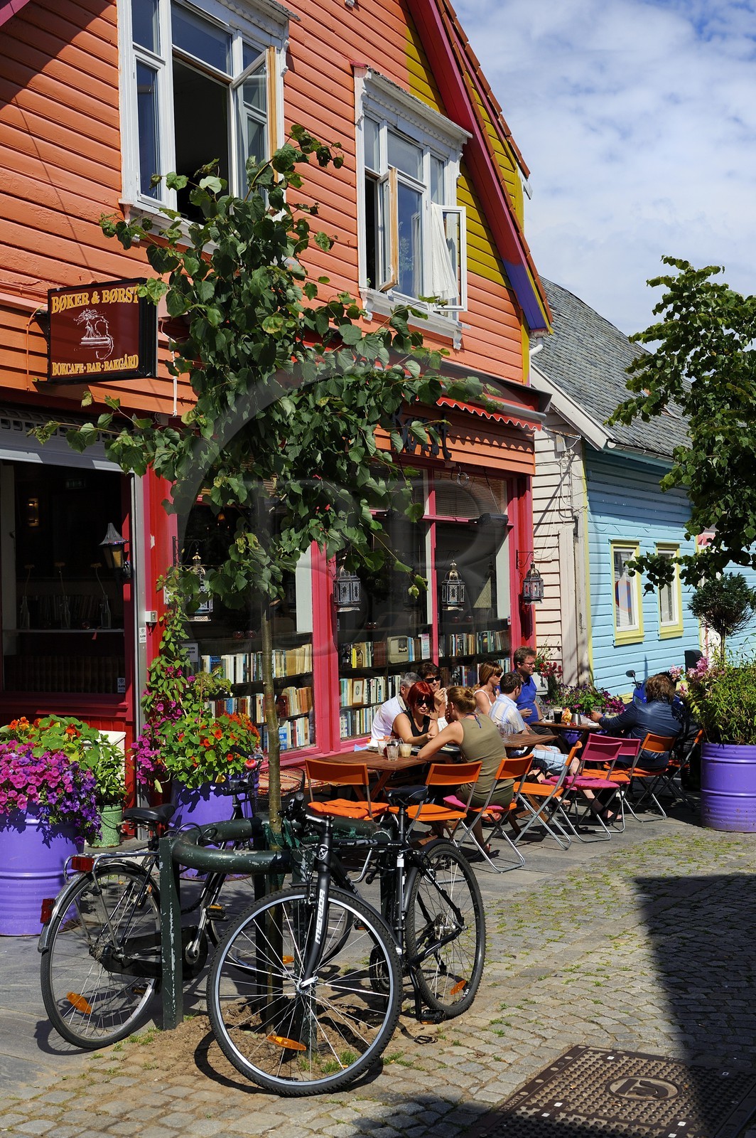 Norvège, Rogaland, Stavanger, le café Boker & Borst (Books&Booze) dans la rue Holmegate