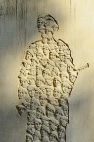 France, Moselle (57), Veckring, Ligne Maginot, forteresse du Hackenberg, stèle à la mémoire des combattants de 1940 du sculpteur Sylvain Divo