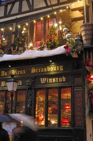 France, Bas Rhin (67), Strasbourg, bierstub et winstub au vieux Strasbourg dans le quartier de la Cathedrale a Noel
