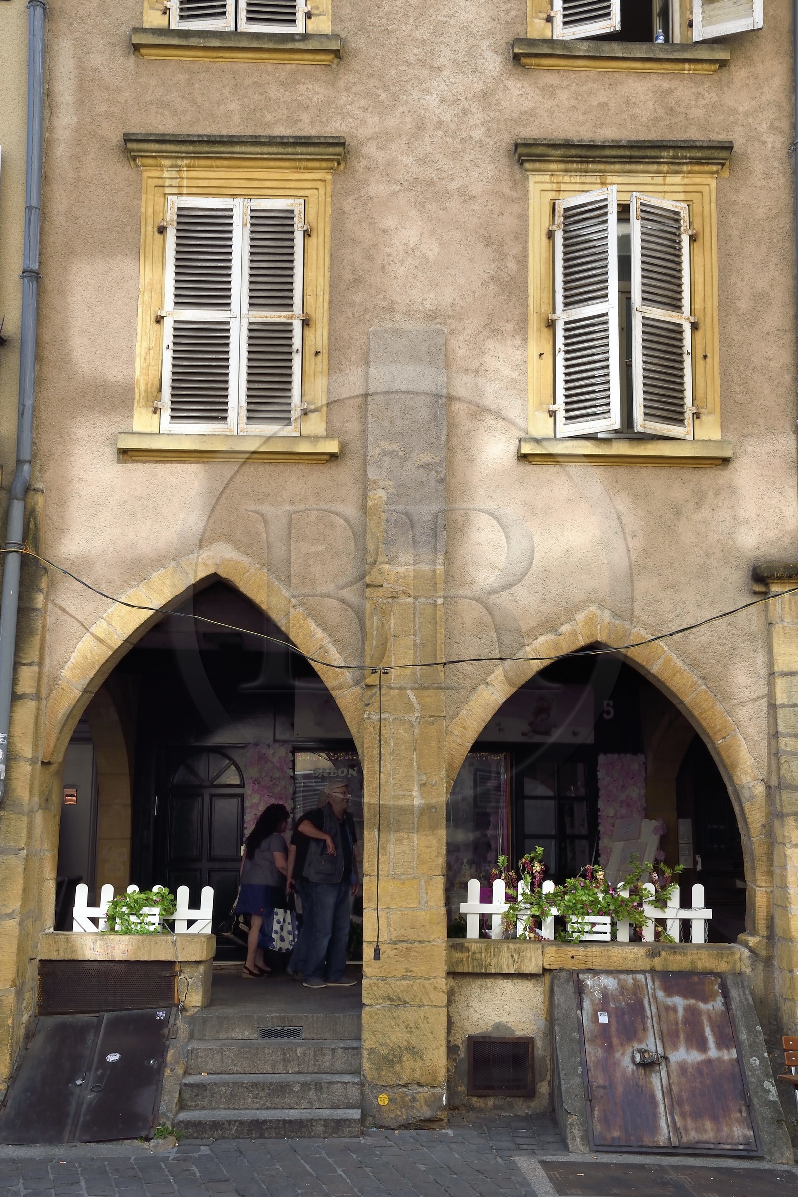 France, Moselle (57), Metz, maisons médiévales à arcades de la place Saint-Louis