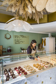 France, Hérault (34), Montpellier, centre historique appelé l'Ecusson, patisserie Clara Jung
