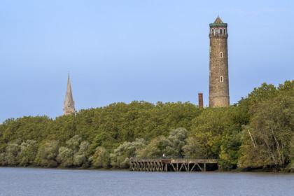 France, Loire-Atlantique (44), Couëron, la Tour à plomb construite au XIXème siècle de 69 m de haut et utilisée comme amer le long de la Loire