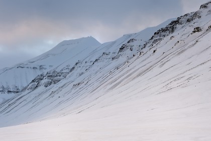 Norvège, Svalbard, Spitzberg, vallée de Adventdalen vers Longyearbyen