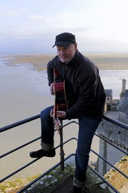 France, Manche (50), Mont-Saint-Michel, Paul Noël Auvray rockeur et marchand de souvenirs