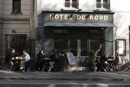 France, Paris (75), canal Saint-Martin, l'Hotel du Nord à l'écluse de la rue de Lancry