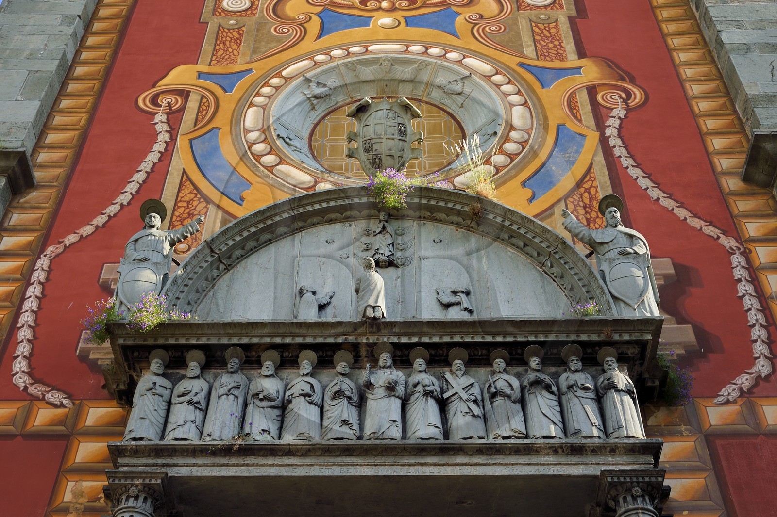 France, Alpes-Maritimes (06), vallée de la Roya (arrière-pays niçois), au pied du parc national du Mercantour, Tende, facade de la collégiale Notre Dame de l'Assomption