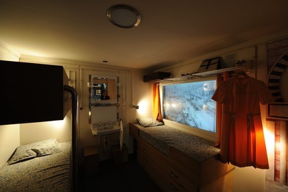 France, Loire-Atlantique (44), port de Saint-Nazaire, Escal'Atlantic dans l'ancienne base sous-marine fait revivre le monde des transatlantiques, une cabine classe touriste du paquebot Liberté reconstituée