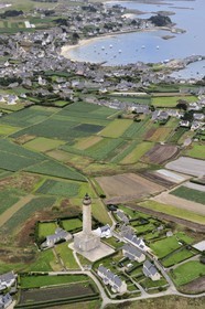France, Finistère (29), Ile de Batz et son phare (vue aérienne)