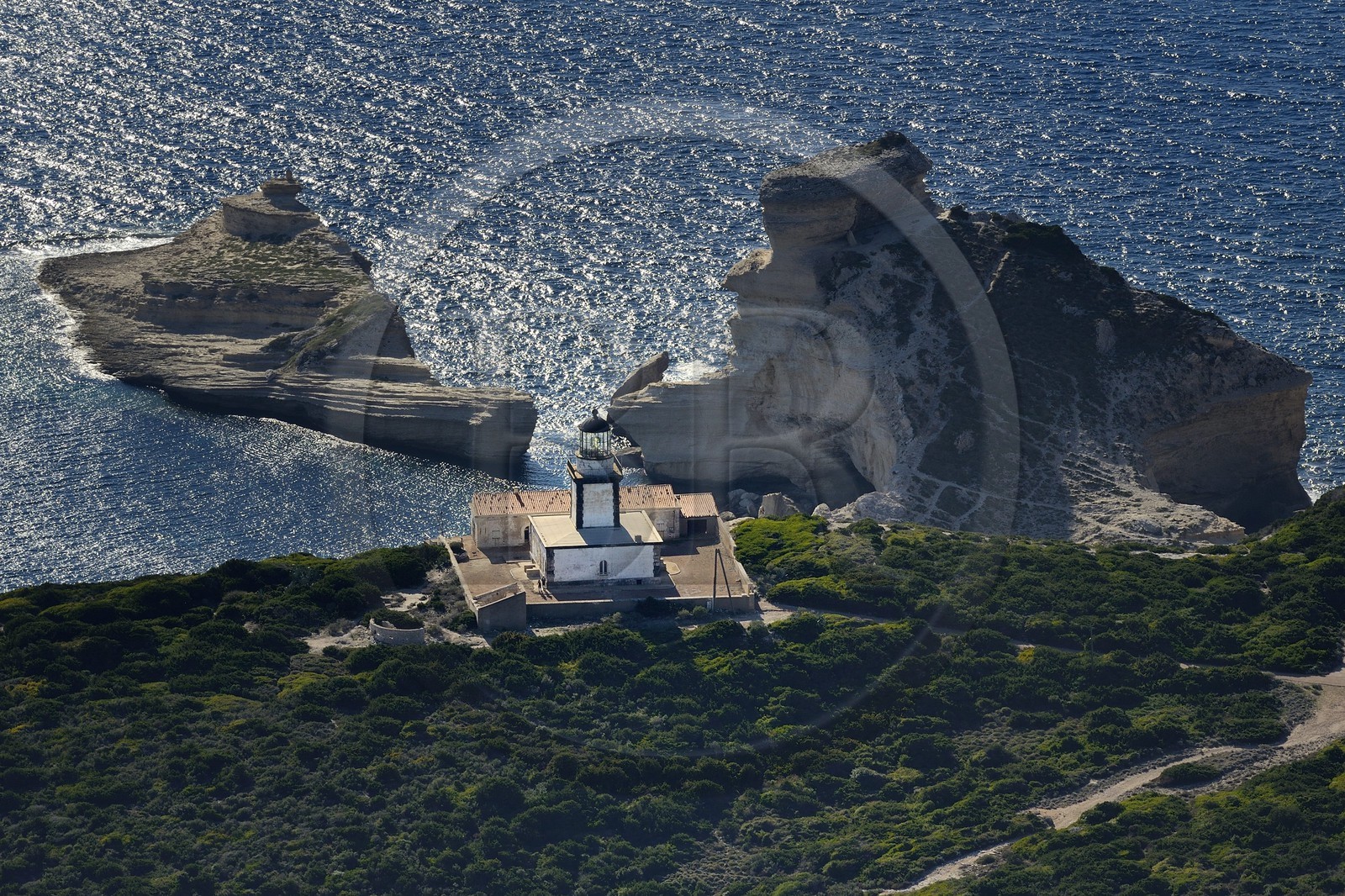 France, Corse-du-Sud (2A), Bonifacio, le phare de Pertusato (vue aérienne)