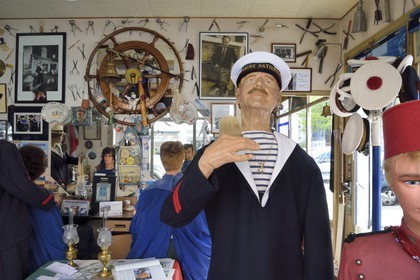 France, Seine-Maritime (76), Le Havre, quartier Saint-François dit quartier Breton,  le très particulier Salon des Navigateurs du coiffeur Daniel Lecompte