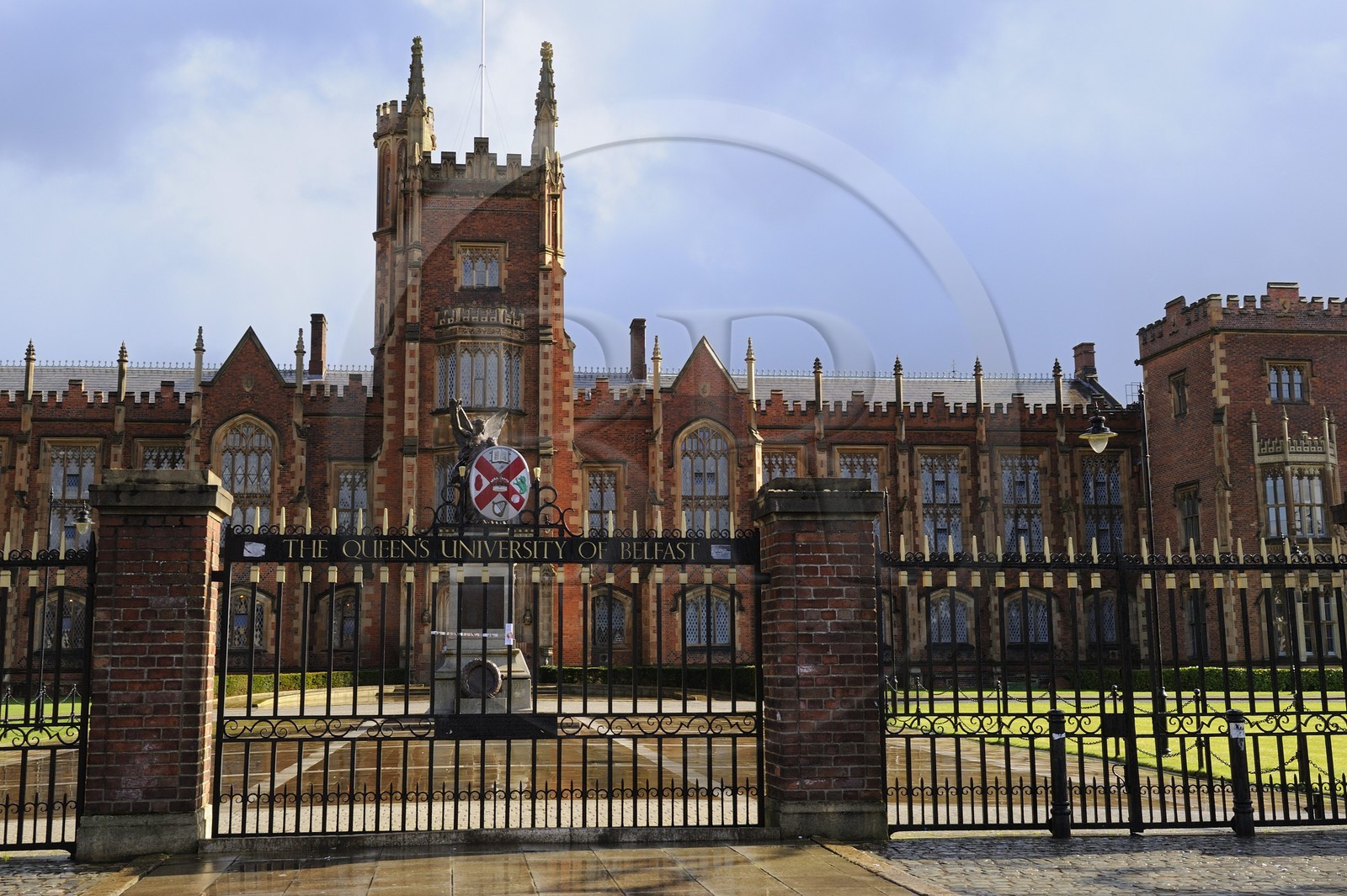 Royaume-Uni, Irlande du Nord, Belfast, le batiment principal de Queen's University de style Tudor