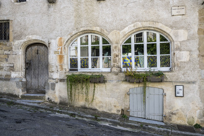 France, Yonne (89), parc naturel régional du Morvan, Vézelay, classé au Patrimoine Mondial de l'UNESCO, labellisé Les Plus Beaux Villages de France, point de départ de l'une des principales voies de pèlerinage de Saint-Jacques-de-Compostelle, la Maison des Colombs des XVe-XVIe siècle