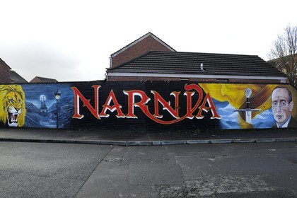 Royaume-Uni, Irlande du Nord, Belfast Est, Pansy Street, fresque murale en hommage à C.S. Lewis auteur du roman Narnia né dans ce quartier