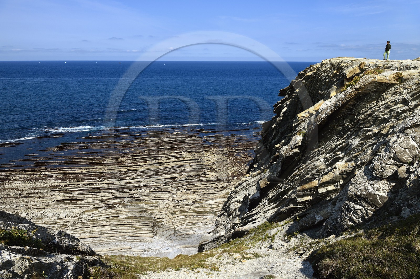 France, Pyrénées-Atlantiques (64), Pays-Basque, la Corniche Basque, Urrugne, la côte Atlantique vers Socoa, falaises de flysch France, Pyrenees Atlantiques, Basque Country coast, the Basque Corniche, Urrugne, the Atlantic coast towards Socoa, flysch cliffs