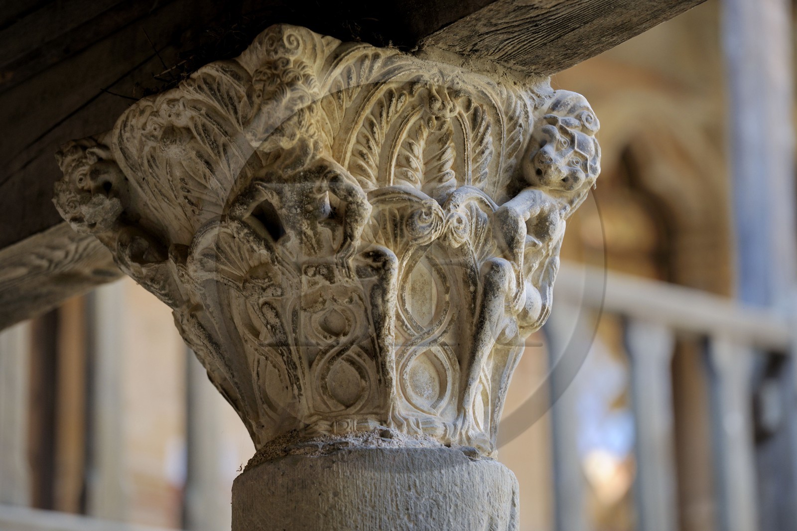 France, Aude (11), village de Lagrasse, labellisé Les Plus Beaux Villages de France, abbaye Sainte-Marie de Lagrasse, chapiteau de la luxure attribué au maître de Cabestany