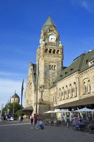 France, Moselle (57), Metz, quartier impérial, la gare de Metz, édifiée de 1905 à 1908 par l'architecte berlinois Jurgen Kruger est inscrite monument historique