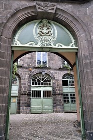 France, Puy-de-Dôme (63), Clermont-Ferrand, Hotel Montrosier de la Vilatelle, hotel particulier du XVIIIe siècle au 38 rue du Port