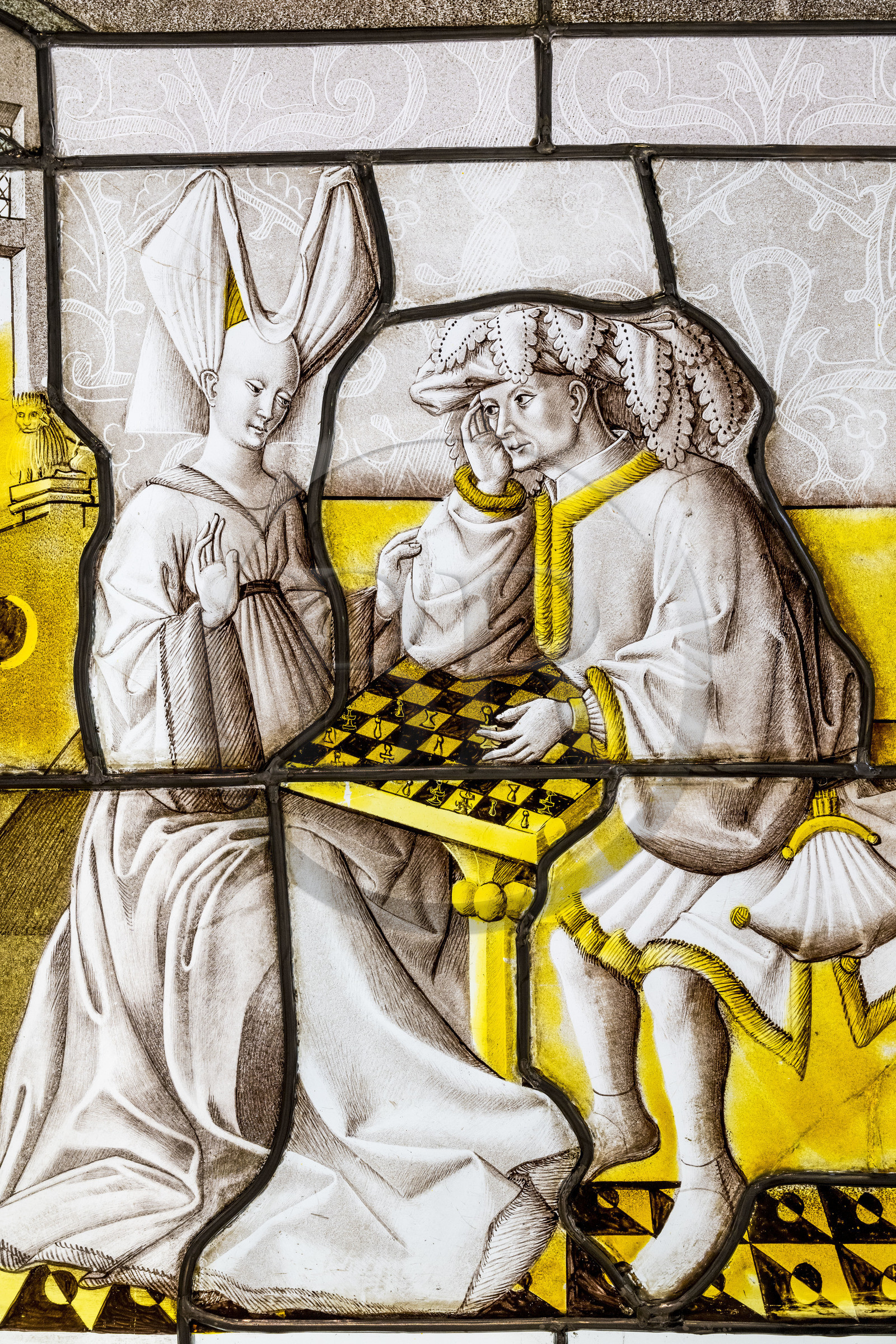 France, Paris (75), Musée de Cluny - Musée national du Moyen-Age, les joueurs d'échecs verre blanc peint à la grisaille vers 1430