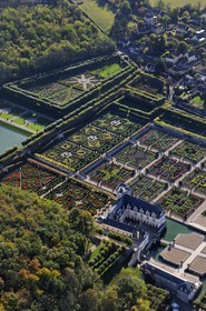 France, Indre-et-Loire (37), Vallée de la Loire classée Patrimoine Mondial de l' UNESCO, le château et les jardins de Villandry (vue aérienne)