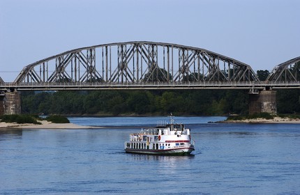 Pologne, Kujavie-Poméranie, ville de Torun, bateau de tourisme sur la Vistule