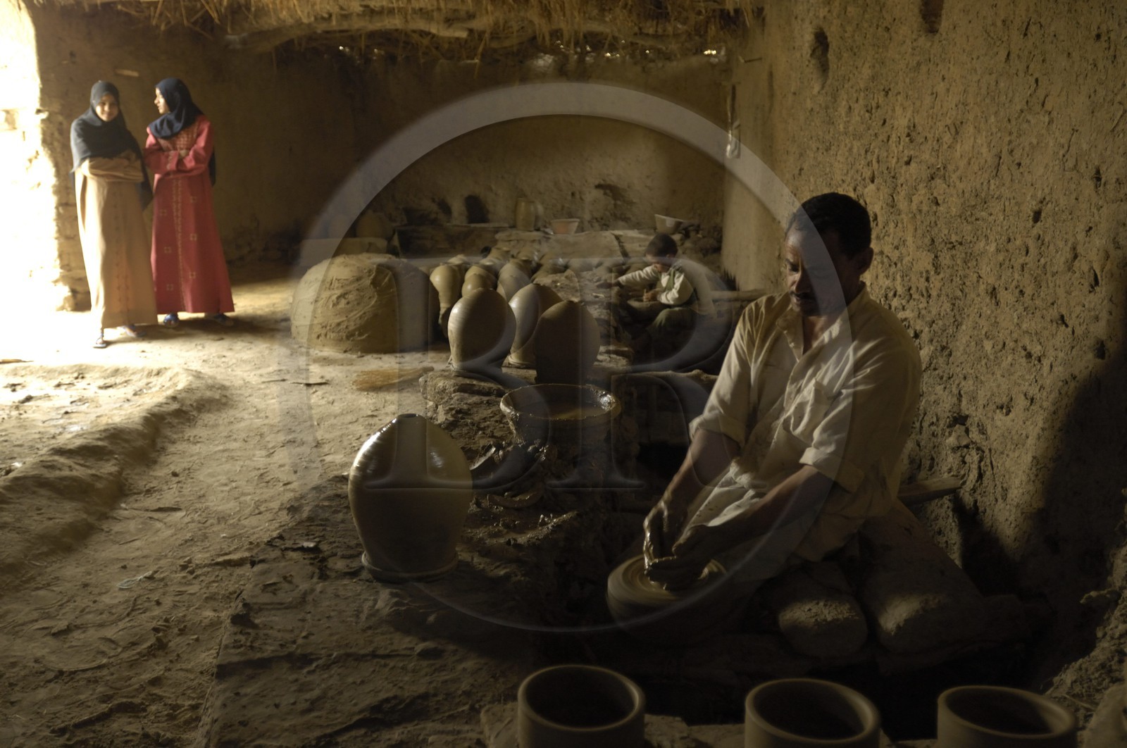 Egypte, Haute Egypte, désert libyque, oasis de Dakhla, vieux village de Al-Qasr, l'atelier du potier